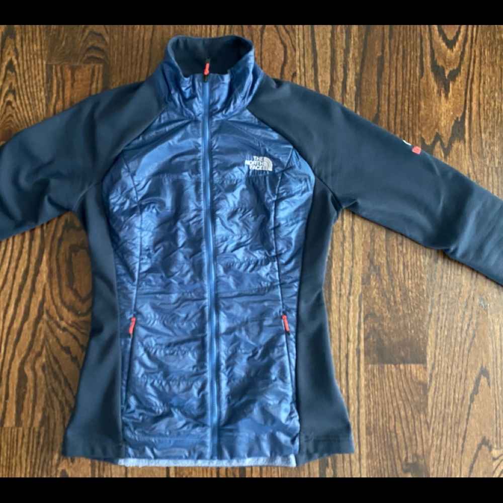 Women’s North Face mid-layer in XS